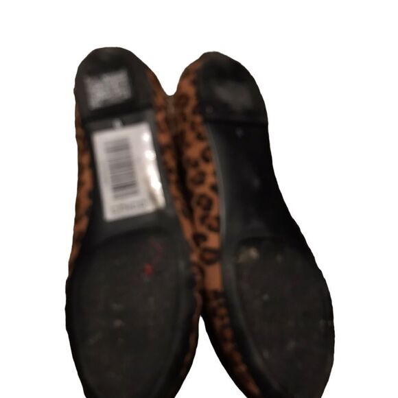 Chico’s  ladies size 9 cheetah slip on perfect condition - Picture 2 of 2